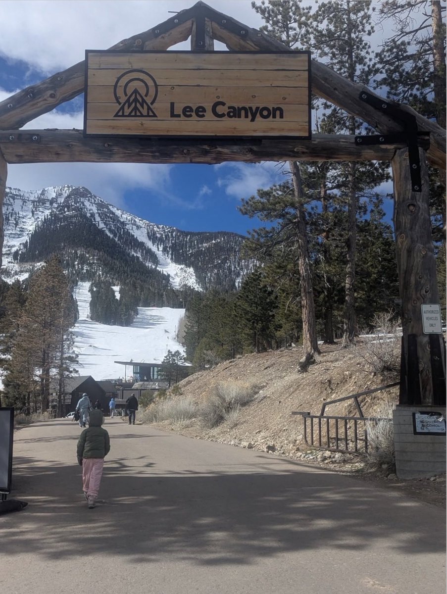 redwound's tweet photo. Escaping our troubles at 8500ft 🌧️❄️⛷️🏔️
Lee Canyon offered a refreshingly different side of Las Vegas than I've ever experienced. It snowed nearly the whole time we were on the mountain. Ember has never felt snowfall and it was a beautiful God wink to watch her catch snowflakes https://t.co/vUW5p7BxwK