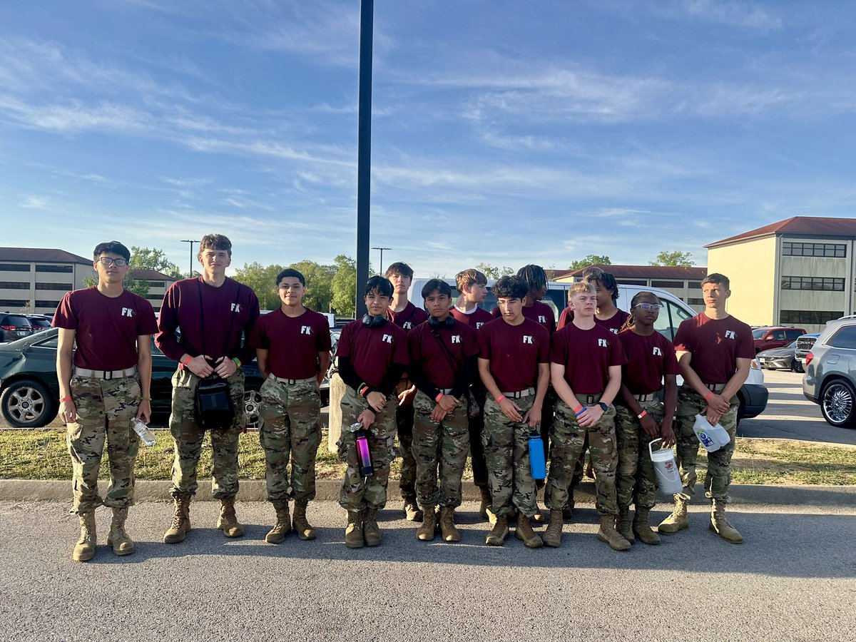 MagalongRo50548's tweet photo. Excited to compete in my last Raider Nationals. 
Our team will be running a 5k, PTT (Physical Team Test), CCR (Cross Country Relay), Rope Bridge, and the Gauntlet. https://t.co/5jXlQxwfwP