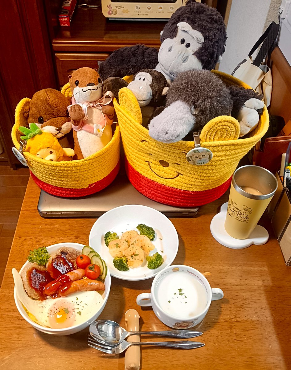 アロ〜ハ〜🙄🎉
50代お姉様、ちょいちょい譜読みミス(ド〜ミをミ〜ソとか)するのでツッコミを🙄
「同じ和音の音だから目立たんけど、正しい音を吹けるようにがんばりましょうぜ😏」
「先生！😀私、ミスの仕方が上達したって事ですか？😀🎉」
そのポジティブ思考、好きよ😂👍✨
今夜はロコモコ😘🏝️🌺💕