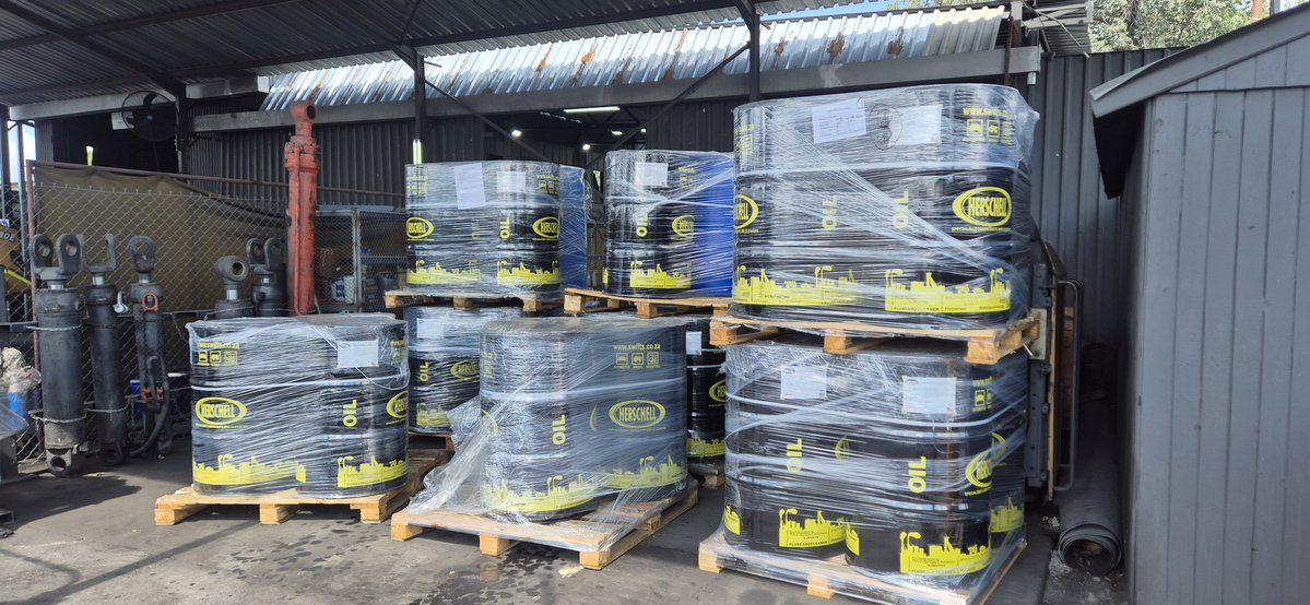 MrGrunt101's tweet image. Been a busy but productive week. The best part is signing up new @Herschell_SA customers in the lowveld mining space whilst spending time at our bush house - any excuse for getting out of Jozi. #lubricants #mining