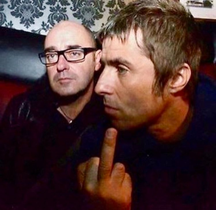 ImsoRegal's tweet image. Bird Watching with Liam Gallagher. The digitus tertius in flight. #Oasis #LiamGallagher