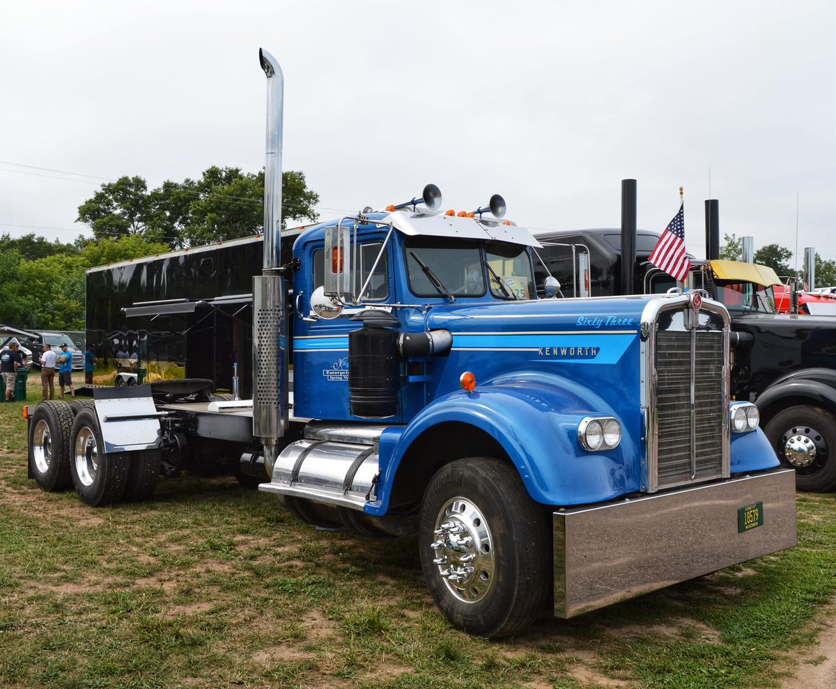 TruckingDepot's tweet image. Great looking, KW! #Trucking #TruckingDepot #Truckers #Kenworth