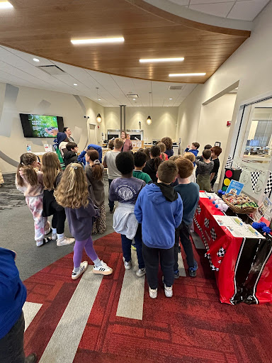 rsu18's tweet photo. Fourth graders at Williams Elementary had the opportunity to visit KVFCU for an engaging tour and hands-on activities connected to their More Than Money Junior Achievement program. #WeAreRSU18 #WESproud18
https://t.co/JcErImQsXZ https://t.co/1dREcR6aei