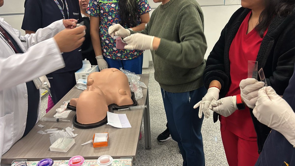 ColegioOaxaca's tweet image. Nuestra FIoNA nos ha enviado fotos de sus andanzas en capacitaciones de toma de biopsia por aspiración. Muy agradecidos con nuestros compañeros citopatologos del INDRE por fomentar este apoyo para las futuras generaciones. 🔬
