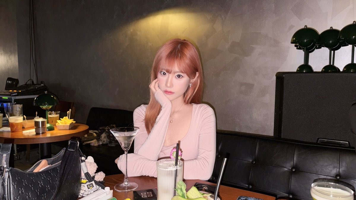 Xiaoaimaeng's tweet photo. 🍸 https://t.co/MIx3BrpY3P