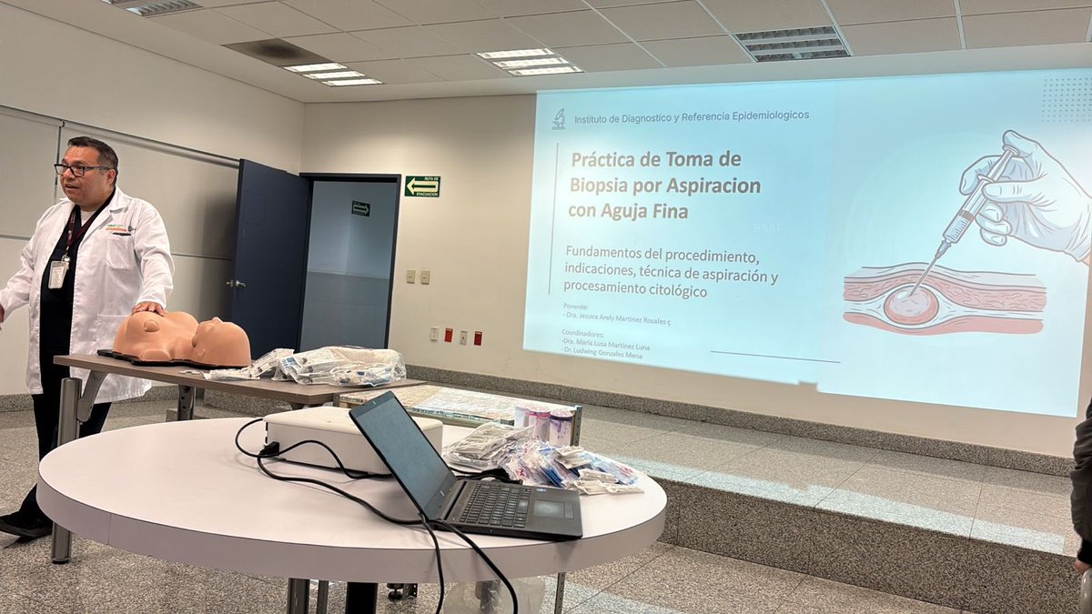 ColegioOaxaca's tweet image. Nuestra FIoNA nos ha enviado fotos de sus andanzas en capacitaciones de toma de biopsia por aspiración. Muy agradecidos con nuestros compañeros citopatologos del INDRE por fomentar este apoyo para las futuras generaciones. 🔬