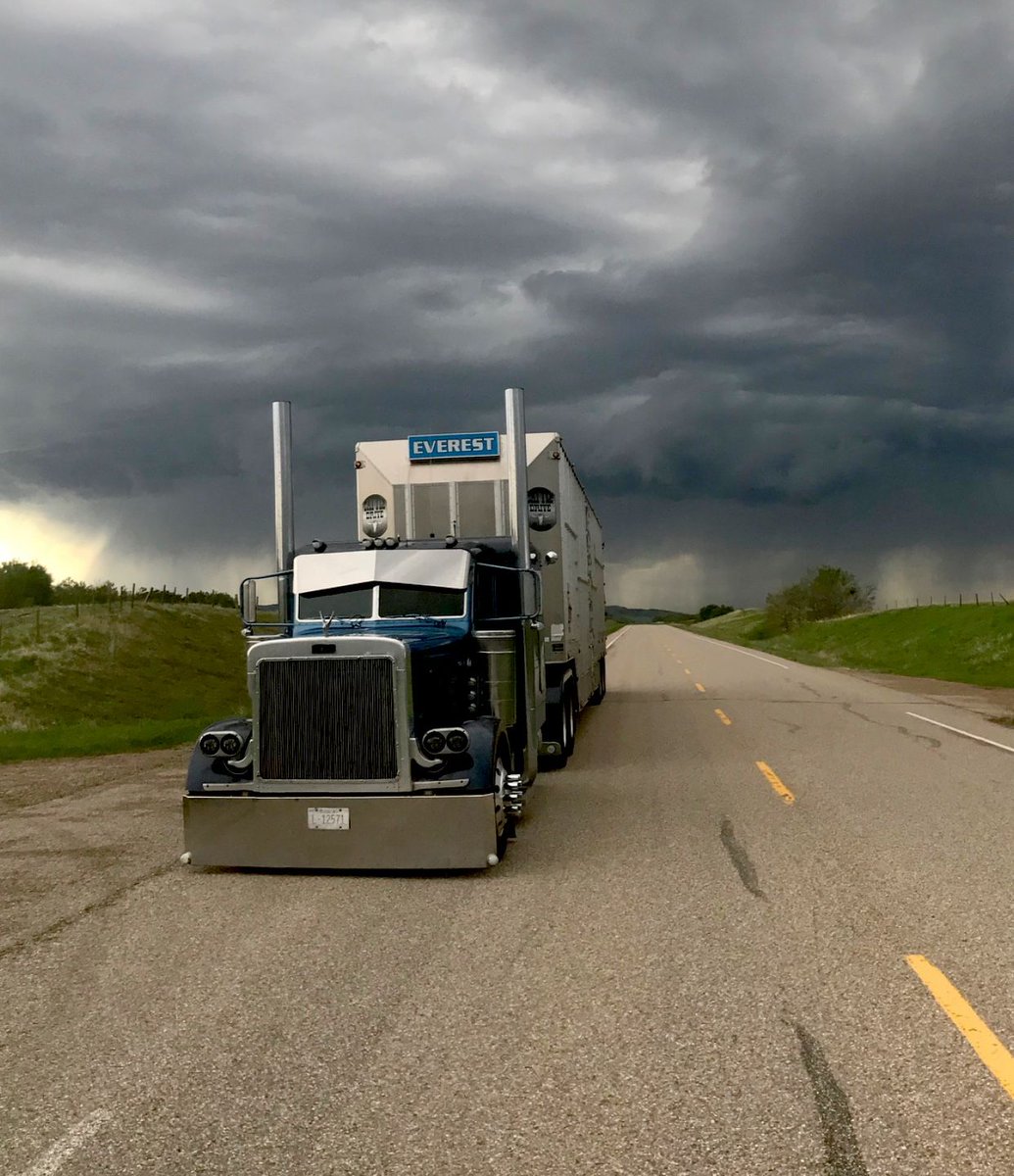 TruckingDepot's tweet image. Cool view, driver! #Trucking #TruckingDepot #Truckers
