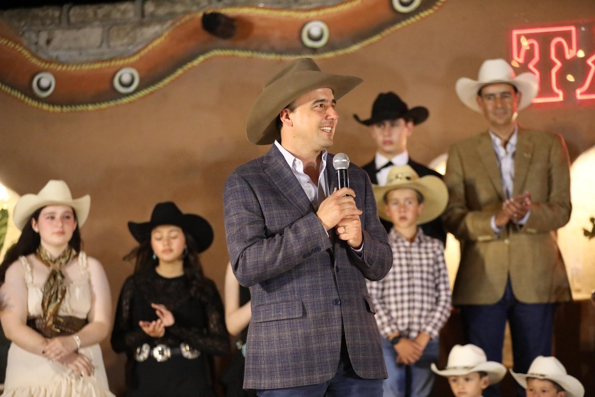 manolojim's tweet photo. La coronación de Tammy I, el concurso del Becerro Gordo, la subasta ganadera, la cabalgata y el rodeo son parte de esta gran fiesta que reúne a miles de familias en un ambiente de convivencia y orgullo norteño. (2/3) https://t.co/Q1rFMnTF0p