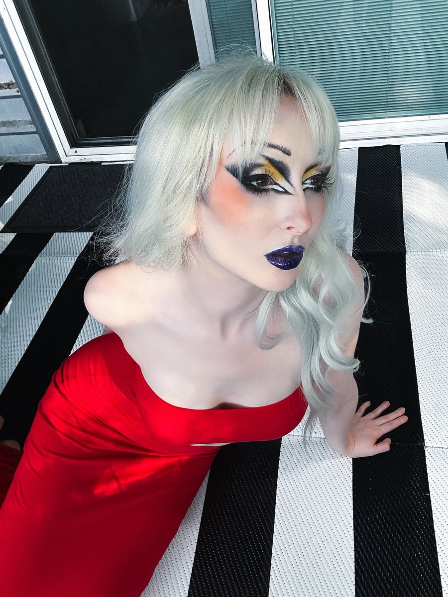 amandakee_'s tweet image. Always have to get a little bts of my @elizabethristmua shoot makeup before I wipe it all off 😭🖤

#dallasmodel #texasmodel #alternativemodel #altgirl #editorialmakeup