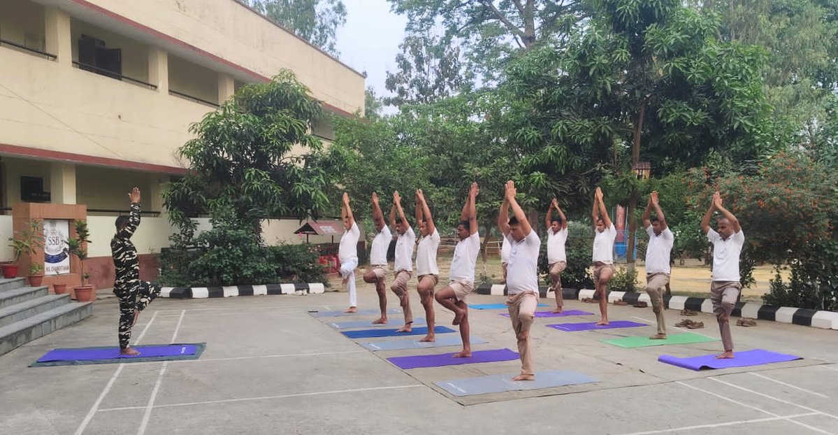 66BnSSB_INDIA's tweet image. 🇮🇳 योग की शक्ति, राष्ट्र की सुरक्षा! 🇮🇳
दिनांक 17.04.2026 को 66वीं वाहिनी #SSB कैम्पियरगंज की सीमा चौकियों में 12वें अंतर्राष्ट्रीय योग दिवस 2026 के उपलक्ष्य में आयोजित की जा रही 100 दिवसीय काउंटडाउन कार्यक्रम के अंतर्गत बलकार्मिकों द्वारा उत्साहपूर्वक योगाभ्यास किया गया l