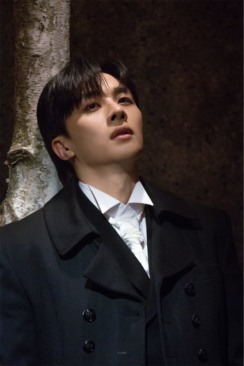 260417 헤르츠클란 커튼콜
싱클레어 | #박준형