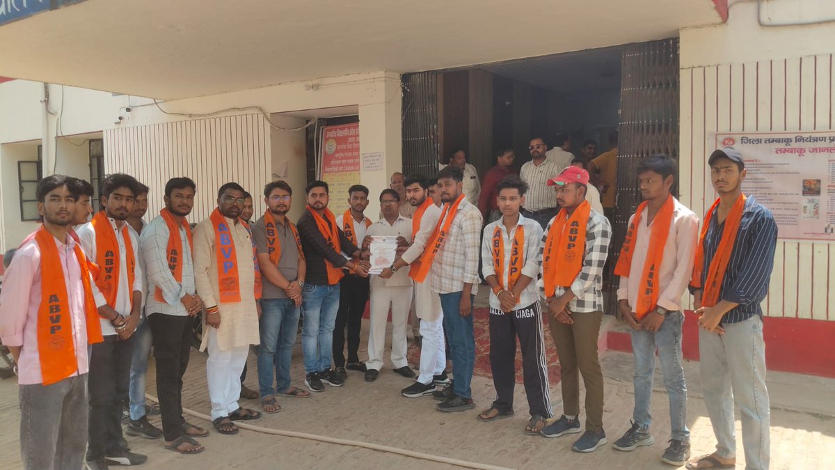 AnilKumar_ABVP1's tweet photo. अखिल भारतीय विद्यार्थी परिषद प्रतापगढ जिला के कार्यकर्ताओं द्वारा जिला विद्यालय निरीक्षक कार्यालय पर शिक्षा के व्यापारिकरण व अवैध वसूली और विभिन्न शैक्षिक समस्याओं को लेकर ज्ञापन दिया गया। @dmpratapgarh @CMOfficeUP @UPGovt @gulabdeviup @brajeshpathakup @kpmaurya1 https://t.co/mPO4lALHTn