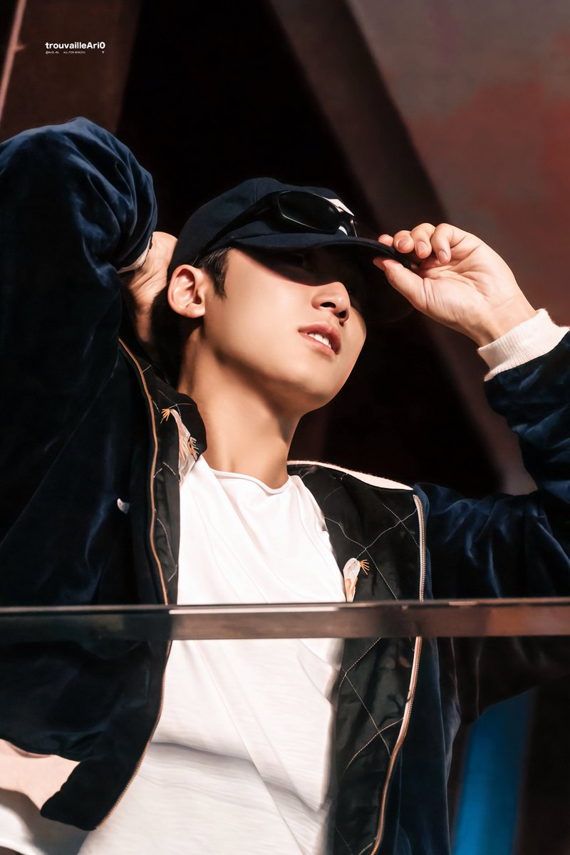 trouvailleAri0 tweet media