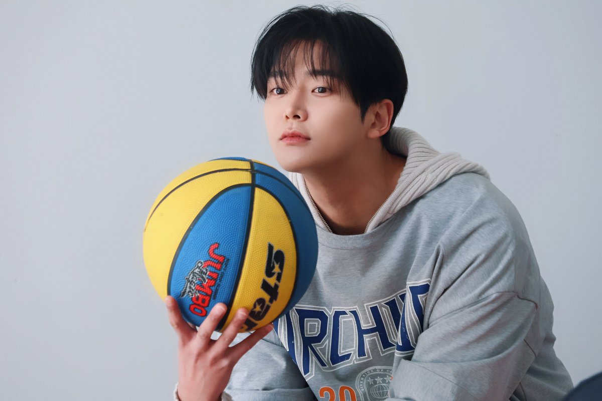 ifonz0915's tweet photo. 🏀💛💙

#ROWOON #로운
#김석우 #ロウン #โรอุน
#RW_ACTIVITY https://t.co/nFUYE8zaA2