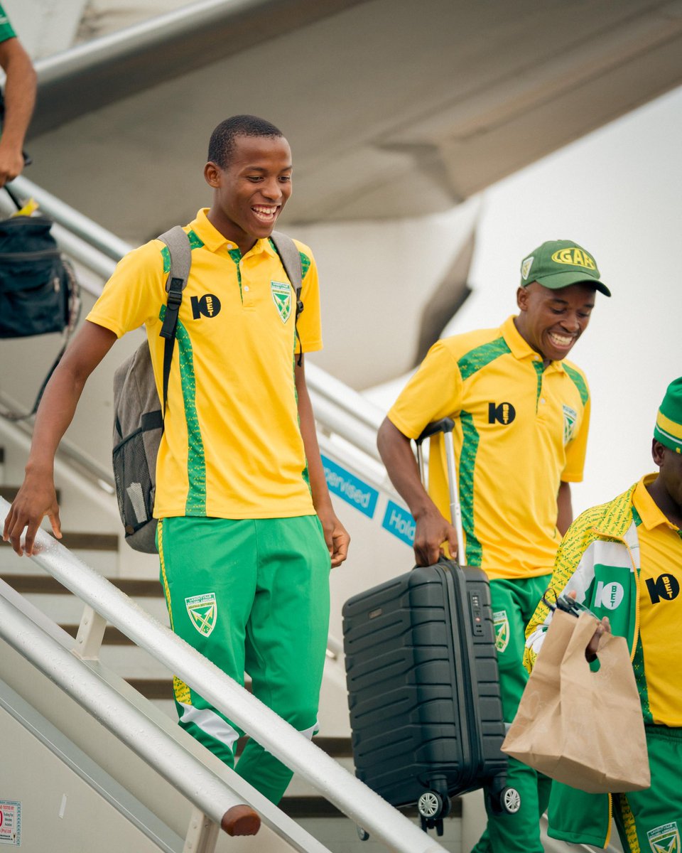 goldenarrowsfc1's tweet image. DBN ✈️ JHB 🚌 Rustenburg 

#10betgoldenarrows #sthendeway #greenandgold