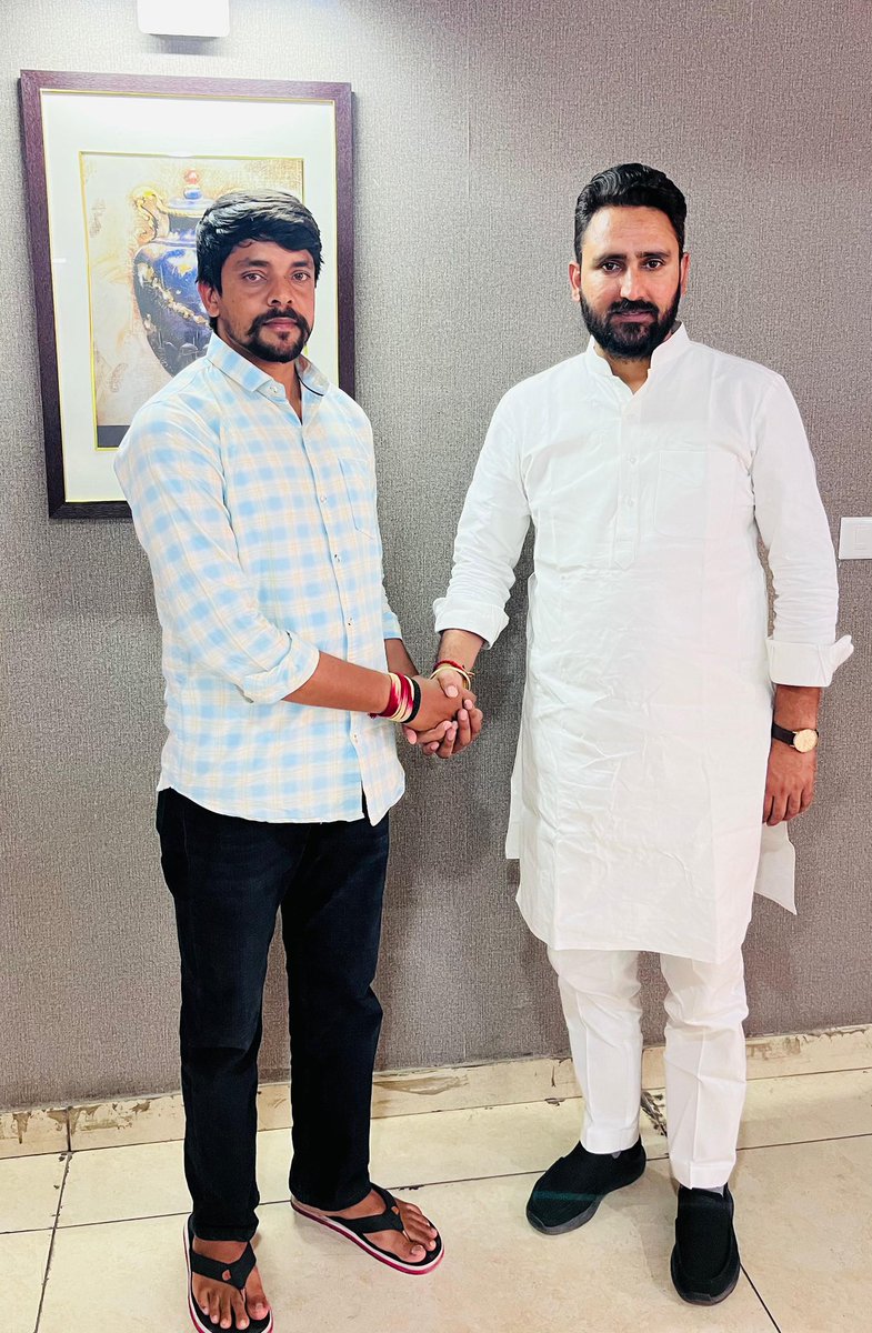 हम आपके साथ है। 

सेवा का संकल्प, बदलाव की तैयारी।

🗓️ 21 अप्रैल से 20 मई

🗳️ अनिल चोपड़ा (बैलेट नंबर- 2) ✌️

<a href="/AnilChopra_/">𝗔𝗡𝗜𝗟 𝗖𝗛𝗢𝗣𝗥𝗔</a> <a href="/SubhashMukkarSP/">Subhash Mukkar</a>