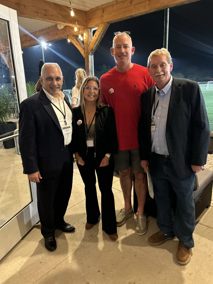 KimSternPA's tweet photo. Wow! Wow! Wow! 🇺🇸

What a great turnout for the Republican Party last night. Thank you to the Deer Lakes Regional Republican Committee for hosting this amazing event! ✨

We have a young, energetic team that is ready to get to work! Exciting stuff is happening for our team! 💪❤️🇺🇸❤️

#Stern2026 #TeamStern #makeconservativescuteagain #makeconservativesyoungagain 

@JeremyShafferPA @westforpa @VerdettoIII007