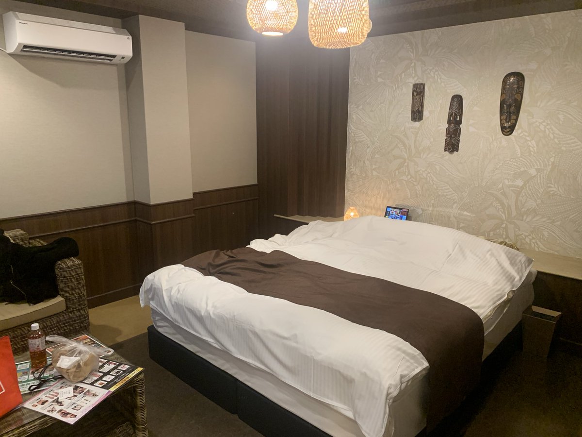 週末のラブホ🏩401号室

エレベーター前の部屋だからか
なかなか賑やかでした

性欲満たした後は食欲がでます🤤
なんか食べに行きます☘️