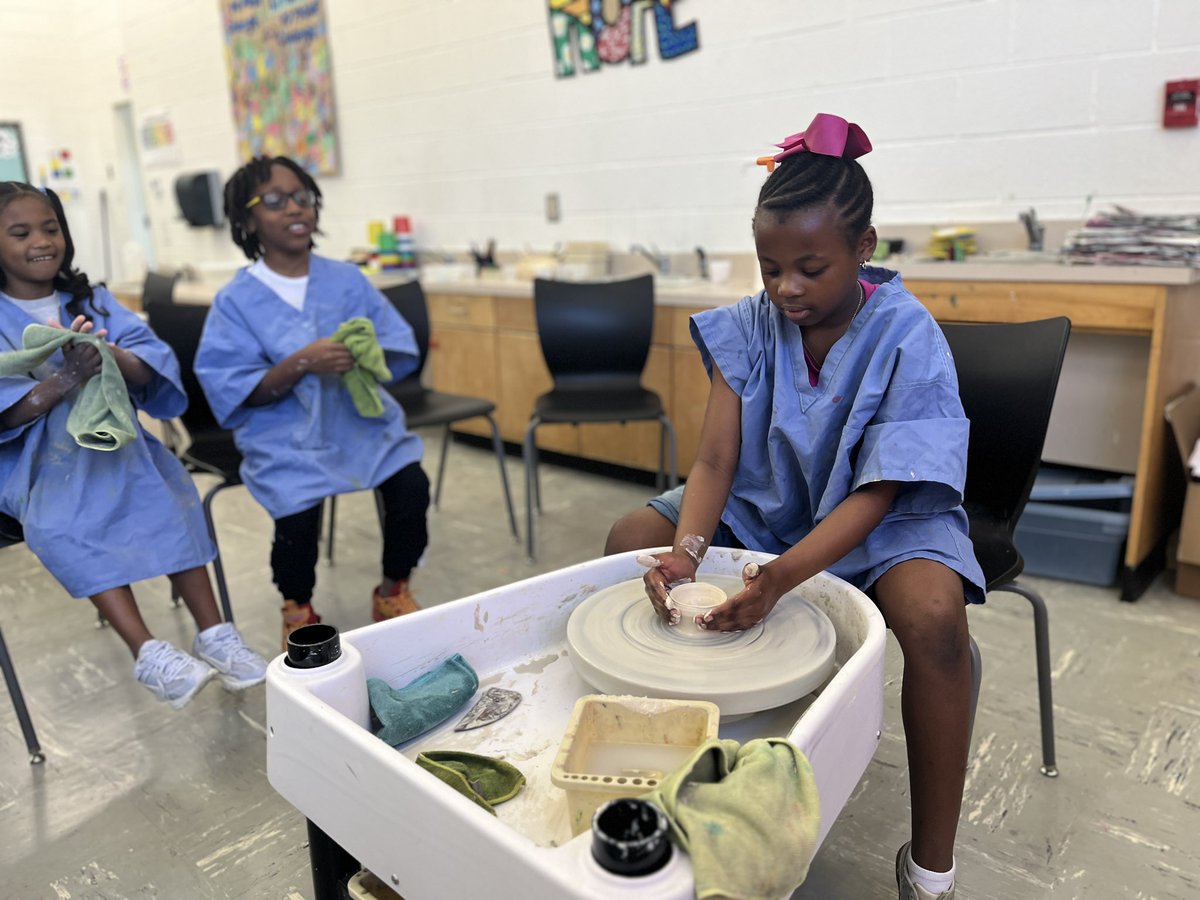 leela_varian's tweet photo. Just peeked into Mr. Coto’s 2nd grade class & my heart melted! 🥹 Little hands are hard at work shaping the most creative clay sculptures and everything in between. Pure joy & imagination on display!
#ArtClass #SecondGraders #FutureArtists @DFlowLeads @Kmtfsouthern @eastlake_hcs https://t.co/kfy7lRYSd4