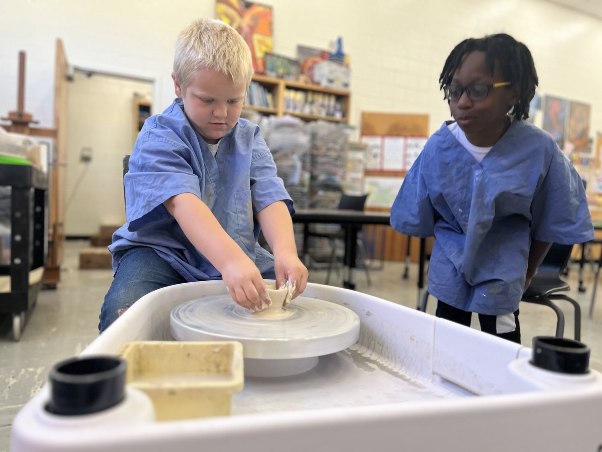leela_varian's tweet photo. Just peeked into Mr. Coto’s 2nd grade class & my heart melted! 🥹 Little hands are hard at work shaping the most creative clay sculptures and everything in between. Pure joy & imagination on display!
#ArtClass #SecondGraders #FutureArtists @DFlowLeads @Kmtfsouthern @eastlake_hcs https://t.co/kfy7lRYSd4