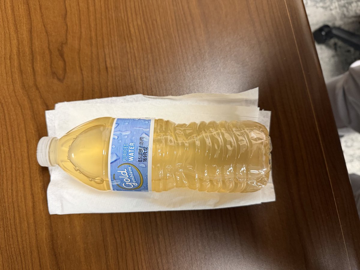 chip8872's tweet photo. Why would water in a bottle that is sealed turn yellow? #goldemblemwater https://t.co/QNk6ZY27W9