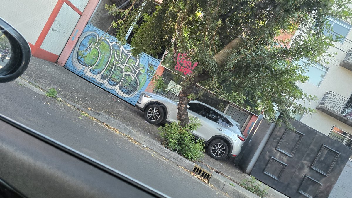 Pollomalu2's tweet photo. @UCS_GCDMX este señor no entiende ayer se reporto y hoy esta en la banqueta y quien sabe si llego ayer tránsito pueden mandarlos y que lo multen por que nunca pasa nada, esto en av extremadura 167 col.. insurgentes mixcoac ojo @PabloVazC https://t.co/Va49l7jSxa