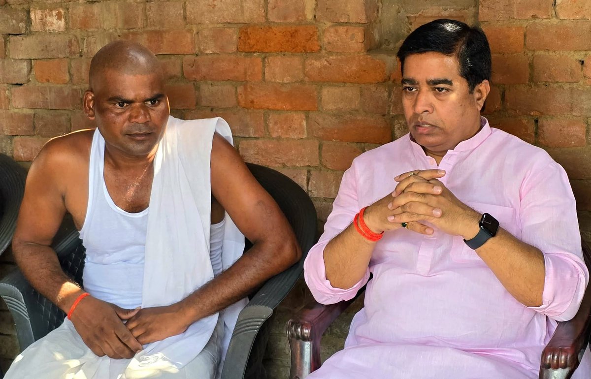 SanjayYadavBJP's tweet image. आज सिकंदरपुर विधानसभा क्षेत्र अंतर्गत खड़सरा में श्री भोला राम जी के सुपुत्र के आकस्मिक निधन के उपरांत उनके आवास पर पहुंचकर शोक संतप्त परिजनों से भेंट कर अपनी संवेदनाएं व्यक्त किया।

!! ॐ शान्ति !! 🙏

#RIP