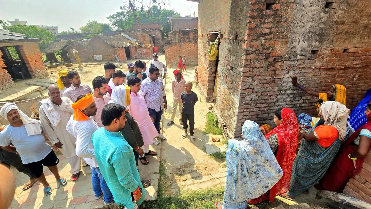 SanjayYadavBJP's tweet image. आज सिकंदरपुर विधानसभा क्षेत्र अंतर्गत खड़सरा में श्री भोला राम जी के सुपुत्र के आकस्मिक निधन के उपरांत उनके आवास पर पहुंचकर शोक संतप्त परिजनों से भेंट कर अपनी संवेदनाएं व्यक्त किया।

!! ॐ शान्ति !! 🙏

#RIP