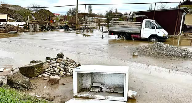 CaucasianKnotEn's tweet image. The task force has received over 190,000 applications for various types of assistance from residents of flood-affected areas of #Dagestan. 120 houses remain in the flood zone.

#emergency #news #Caucasus 

More: eng.kavkaz-uzel.eu/articles/74534