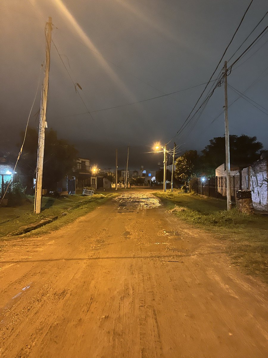 Conurbano profundo
Se van a mor1r los vecinos antes de que llegue el asfalto