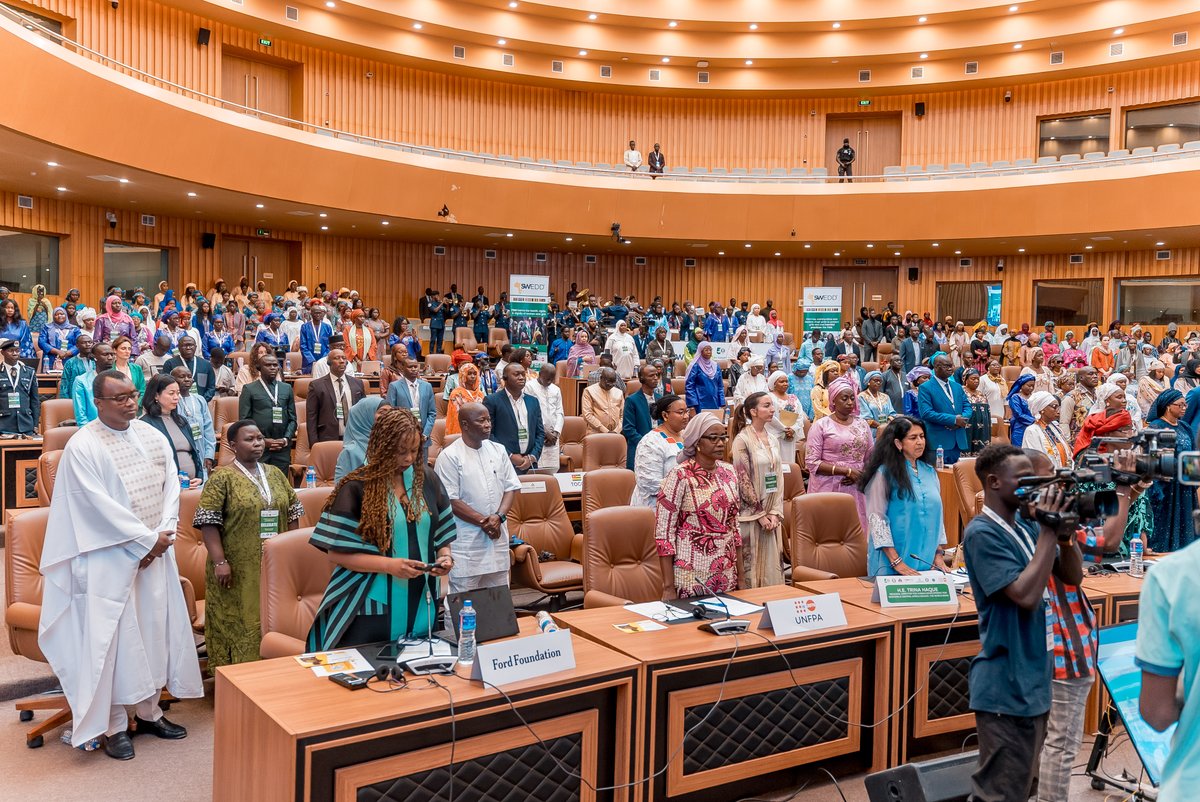 GIRL Center tweet media