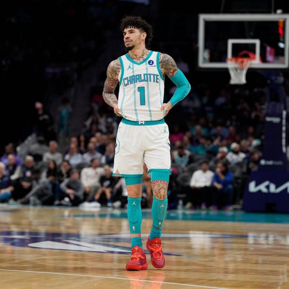 Hornets Lead tweet media