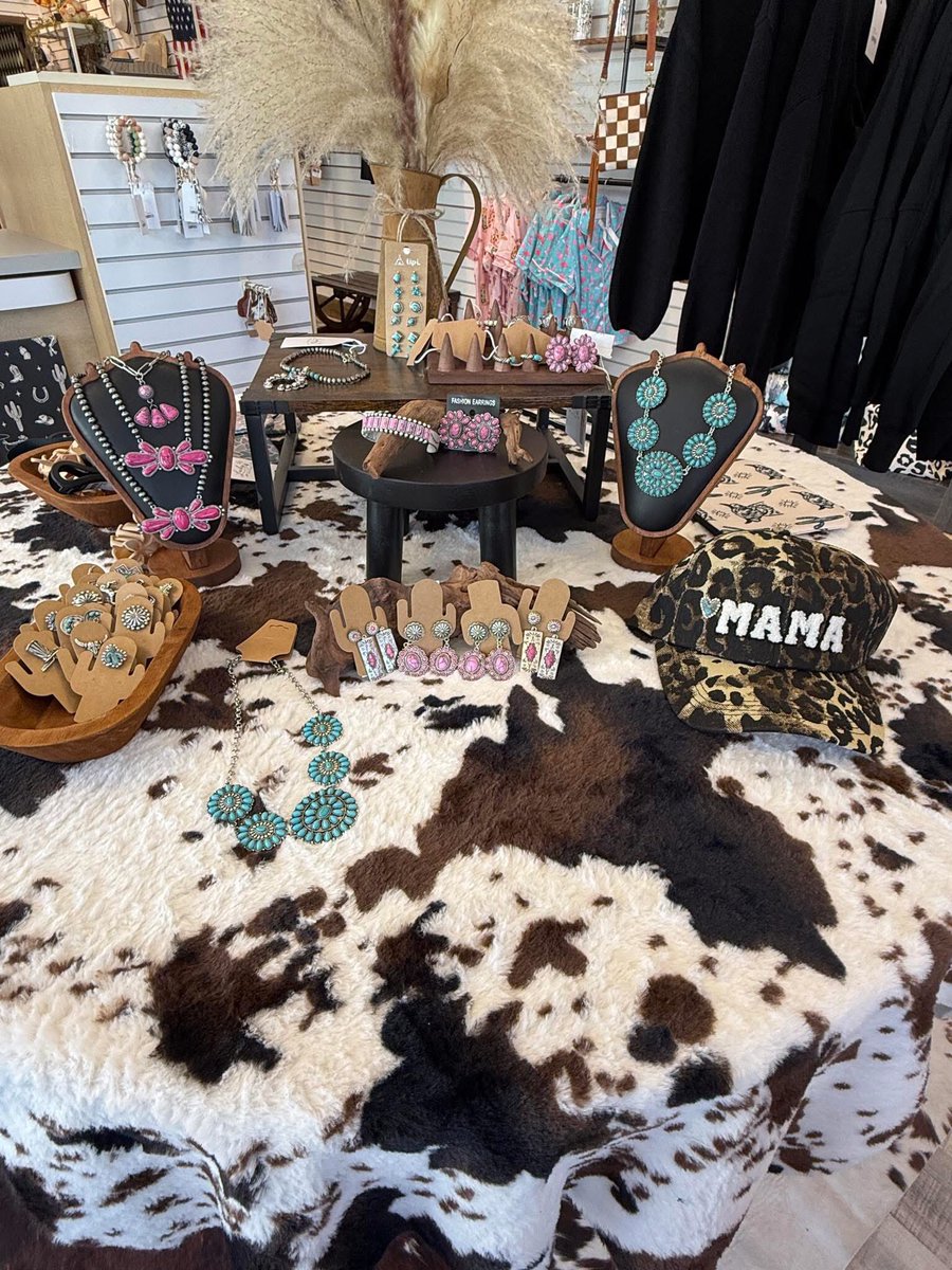 If you’re known to stirrup conversation 🍀 Lucky 4 Boutique 

✨Permanent Jewelry Returns ~ April 18th, 11am-3pm✨

#gettysburgoutlets #gettysburg #boutique #western #fashion