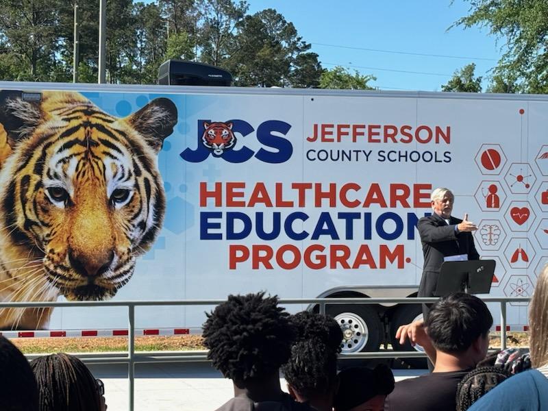 JackiePons2's tweet photo. Jobs, the future of education. Believe in Jefferson https://t.co/hApcBLDIhW