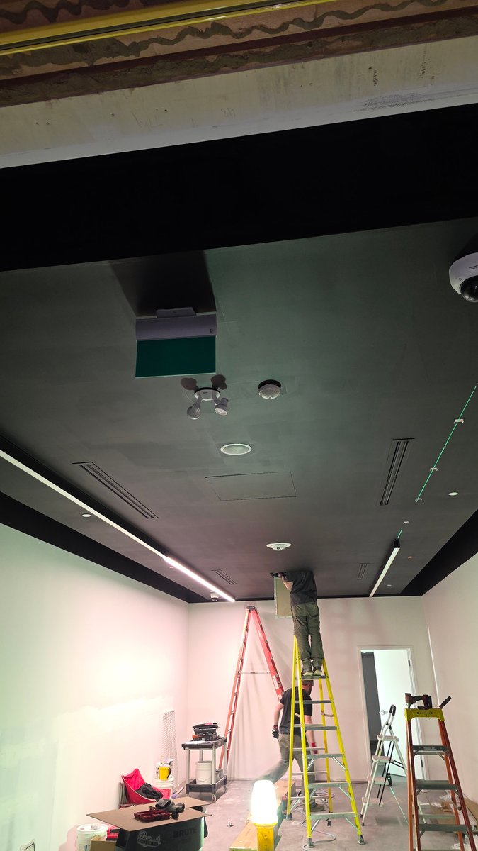 Riverstone2018's tweet image. 32 ft LED linear install at Chinook Mall 💡
Laser-straight, clean finish, built to last.

Commercial lighting done right ⚡
#Electrician #LEDLighting #YYC
