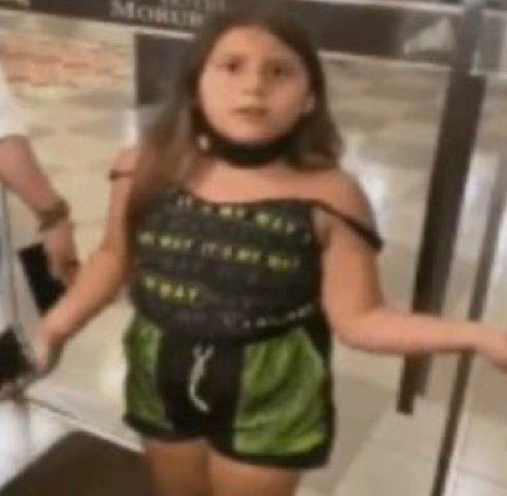 Esse povo desse quiosque do Weibo tem é muito tempo livre. Se ela ignorasse, seria chamada de ignorante ou de antipática e, se responde, é considerada nada profissional (?????)