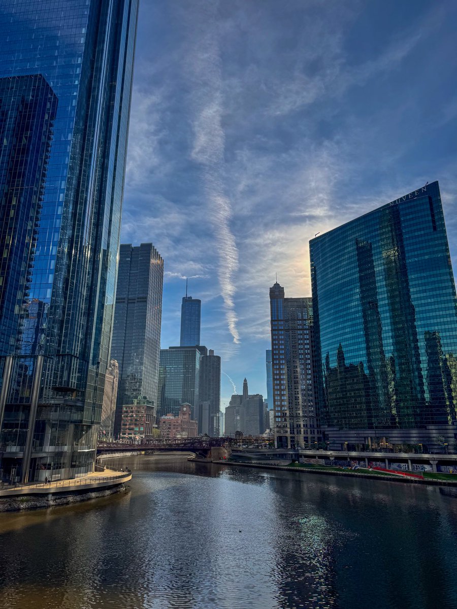 ShotInChi's tweet photo. Perfect spring morning in Chicago https://t.co/PjpLZeIV22