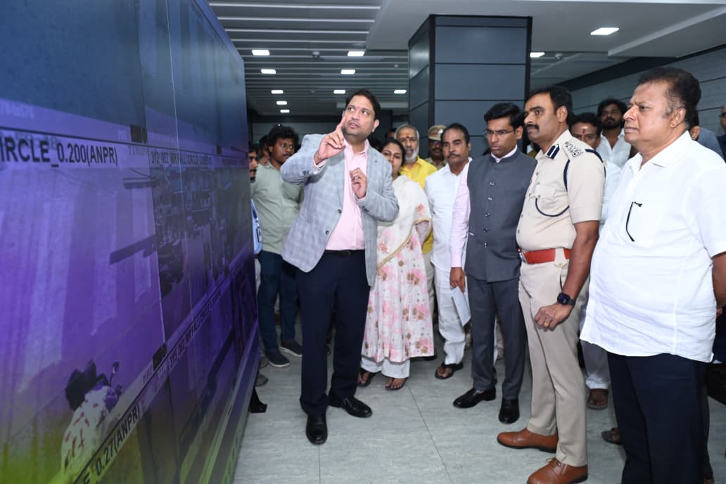 PHariPrasad777's tweet image. తిరుపతిలో స్మార్ట్ సిటీ దిశగా కీలక అడుగు 🚦
ICCC ప్రారంభంతో ట్రాఫిక్, భద్రత, అత్యవసర సేవల పర్యవేక్షణ మరింత సమర్థవంతం.
రూ.120 కోట్ల ప్రాజెక్ట్ త్వరలో పూర్తిస్థాయిలో అందుబాటులోకి.
ప్రజల భద్రత, సౌకర్యానికి పెద్ద మైలురాయి. #Tirupati #SmartCity