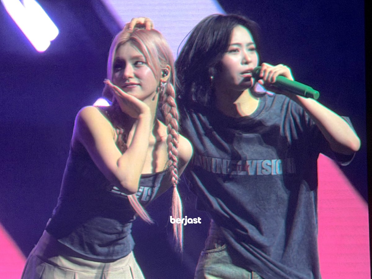 260417 TNVS Melbourne 

☺️☺️ Ryeji 

#YEJI #예지 #RYUJIN #류진 #ITZY #있지