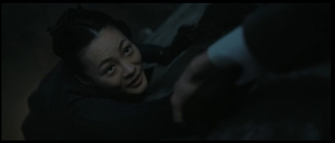 Хз, что задумывал Гай Ричи в "Молодом Шерлоке", но у меня впечатление, что сериал про становление прабабушки Эйды Вонг с шикарным саундтреком. Не удивлюсь, если нам покажут Озвела Спенсера с матерью Мирандой, колупающихся в растениях в поисках вируса-прародителя.
#YoungSherlock