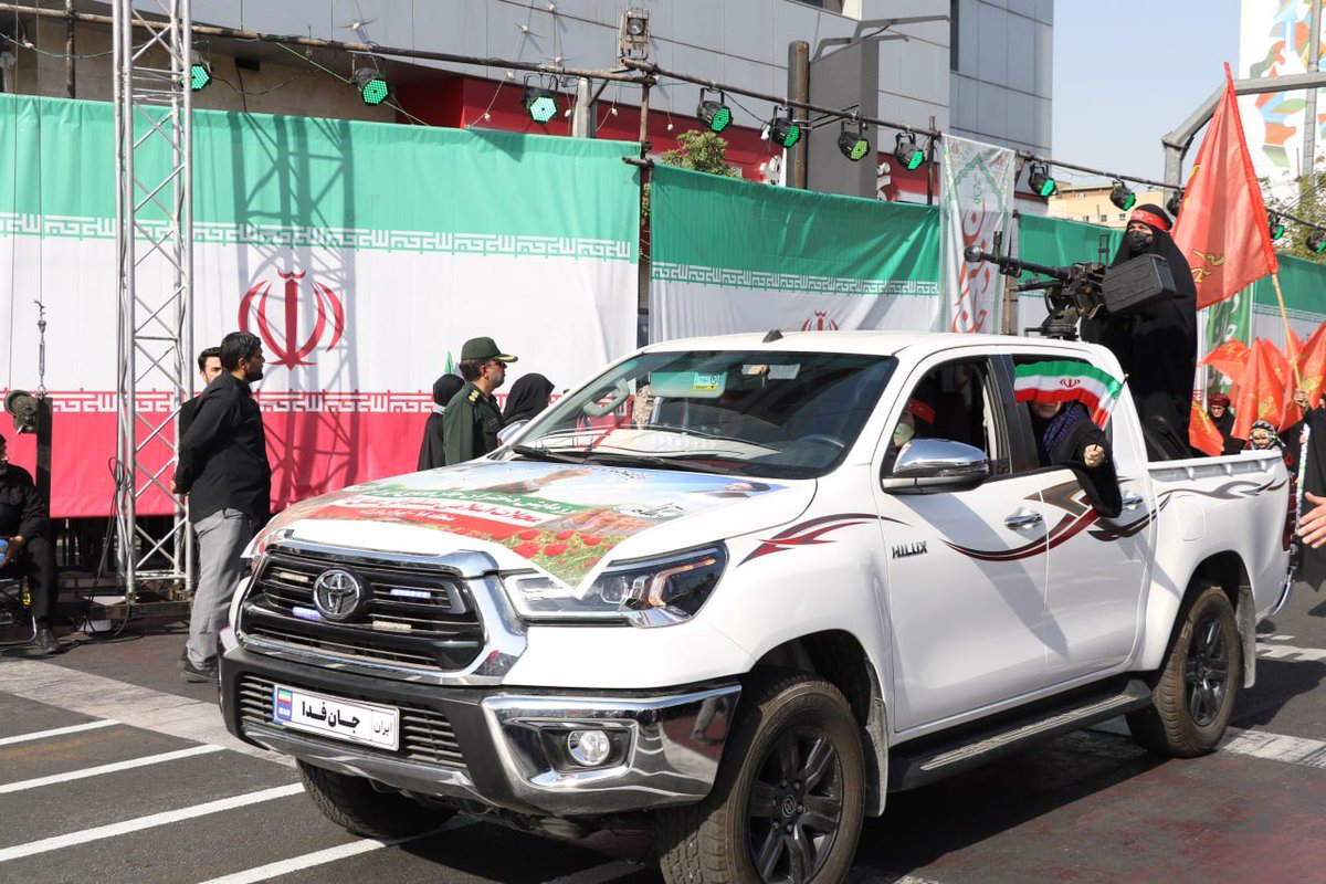 می‌روید #دختران_جانفدای_ایران از خون سلیمانی ها
ببینید شیردخت های وطن را که پای کار آمدند و با رهبر خود عهد بستند
 #رهپویان_فاطمی