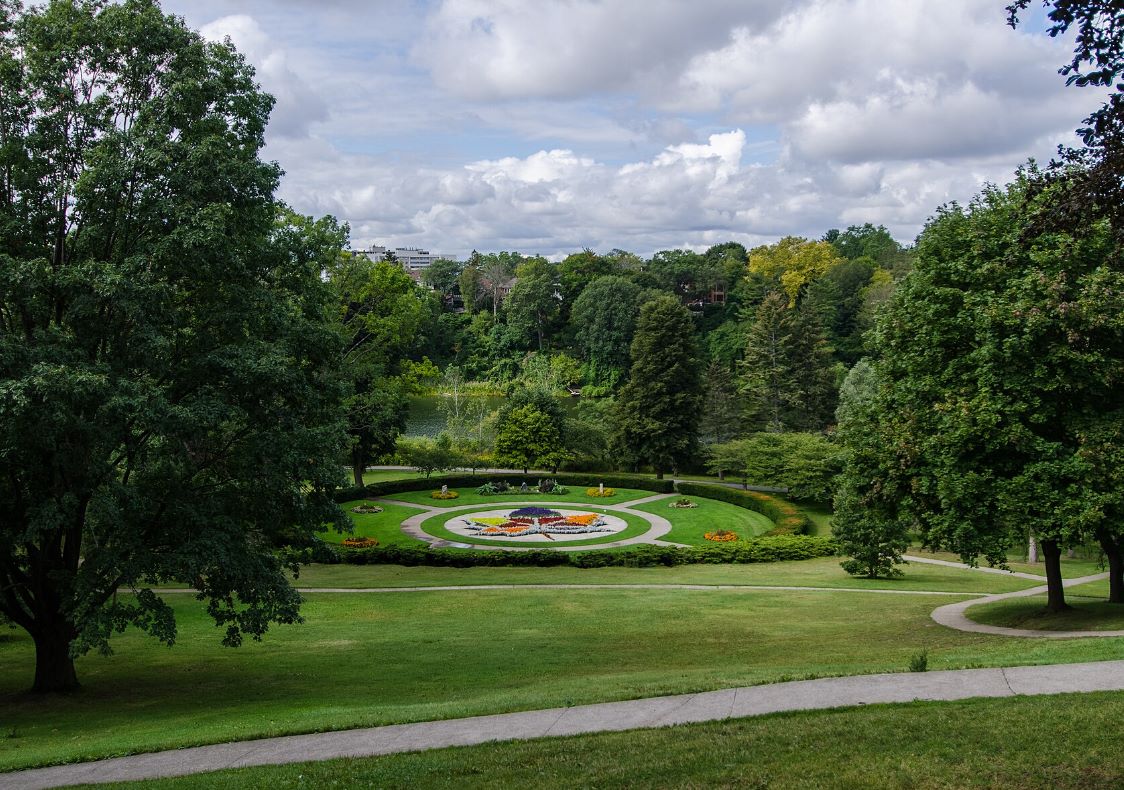 GoRider_Iseine's tweet image. Explore with GO 🌆
What makes High Park special?
It feels like a different world — right inside Toronto.
Quiet, green, and surprisingly huge.
📍 How to get there:
Subway Line 2 to High Park / Keele
Would you choose this over downtown?
#TorontoLife #NatureEscape #Travel #GoRider