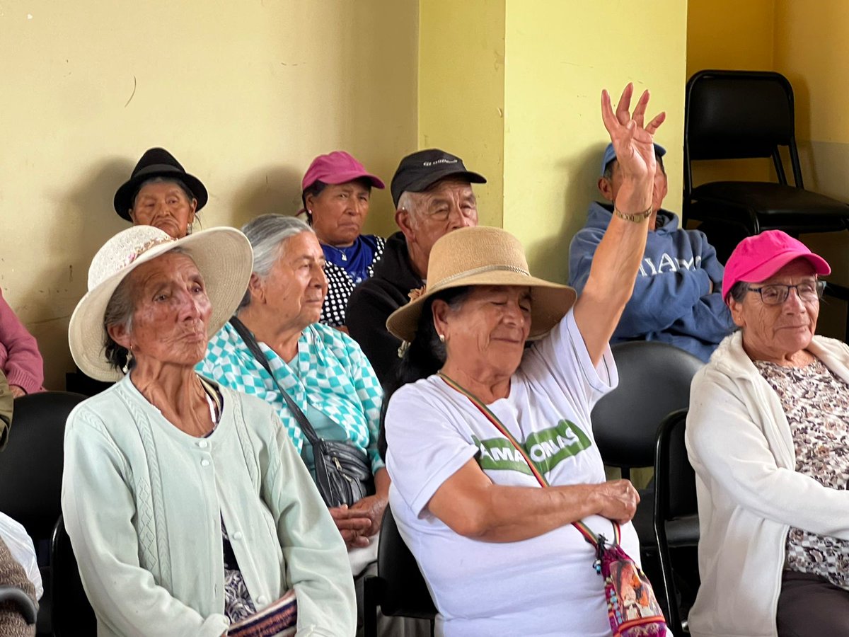 #SRIzonal3

Visitamos la parroquia Atahualpa, en Ambato, para compartir una jornada de aprendizaje entregando asesoría directa en el proceso para la devolución del IVA.

¡Garantizamos los derechos de nuestros adultos mayores!