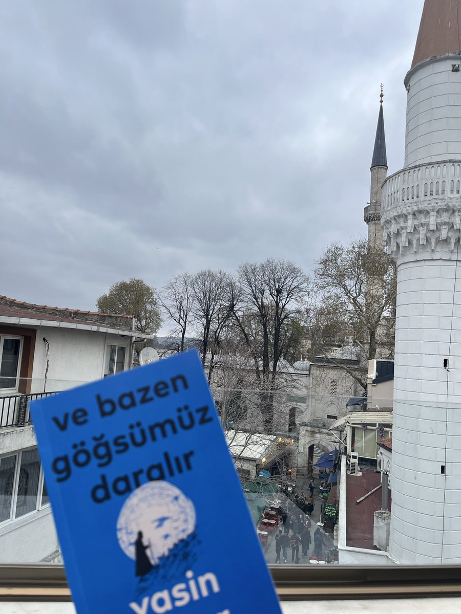 htayyipg's tweet photo. Kalbim ağrıyorsa da kardeşim 
Gönlün bulanıyorsa ve dahi
“Göğsün daralıyorsa”
Tedirginsen kuşkuluysan,
Kalın kitapların yazdığına bakarak, suçluysak…

Bizim de yaşadığımız hayattır kardeşim demek için bekliyoruz.

19’da ikram var kaçırma,aç karna konuşamayız bunları. https://t.co/0lUf98iCh8