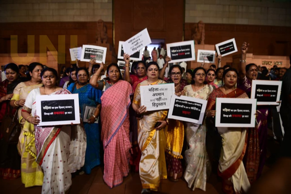 UNI_Photos's tweet image. In Photos | NDA leaders protest in the Parliament premises after the Constitution (131st Amendment) Bill fails to pass in the Lok Sabha.

📸: Prem Singh / UNI

#NDAProtest | #ConstitutionBill | #Parliament | #WomenReservation | #LokSabha | #UNI