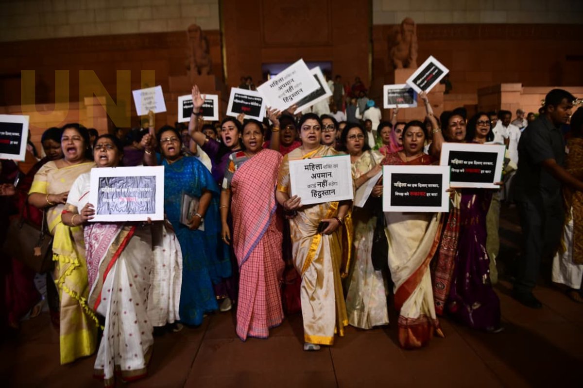 UNI_Photos's tweet image. In Photos | NDA leaders protest in the Parliament premises after the Constitution (131st Amendment) Bill fails to pass in the Lok Sabha.

📸: Prem Singh / UNI

#NDAProtest | #ConstitutionBill | #Parliament | #WomenReservation | #LokSabha | #UNI