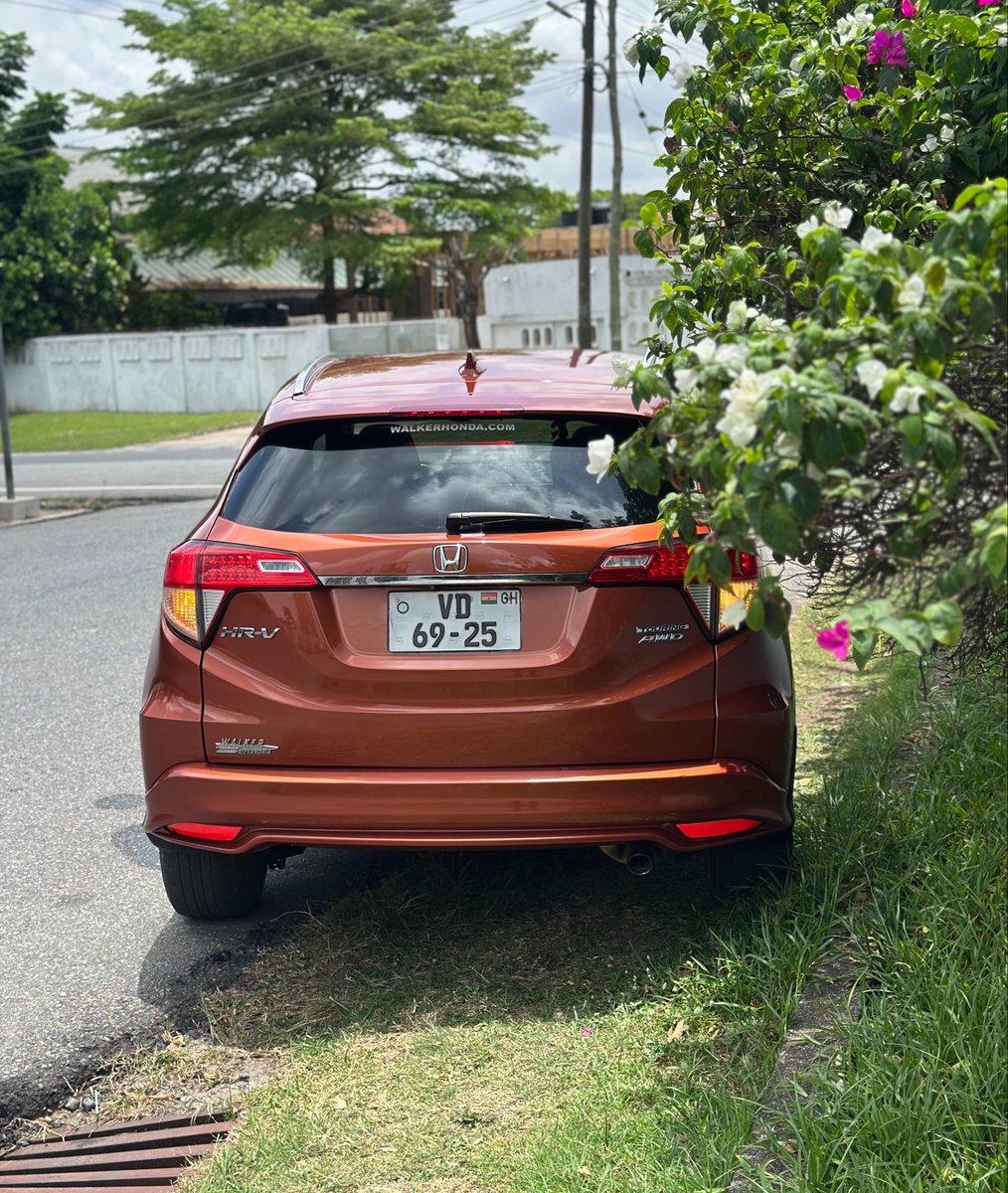 2019 Honda HR-V Touring
1.8L engine | 40k miles

Keyless entry &amp; start
Touchscreen infotainment
Rear &amp; side view cameras
Sunroof
Leather interior
LED lamps

Clean, comfortable, and fully loaded 🔥

Price — 228k

#YourCarGuy 🚘🕺🏽