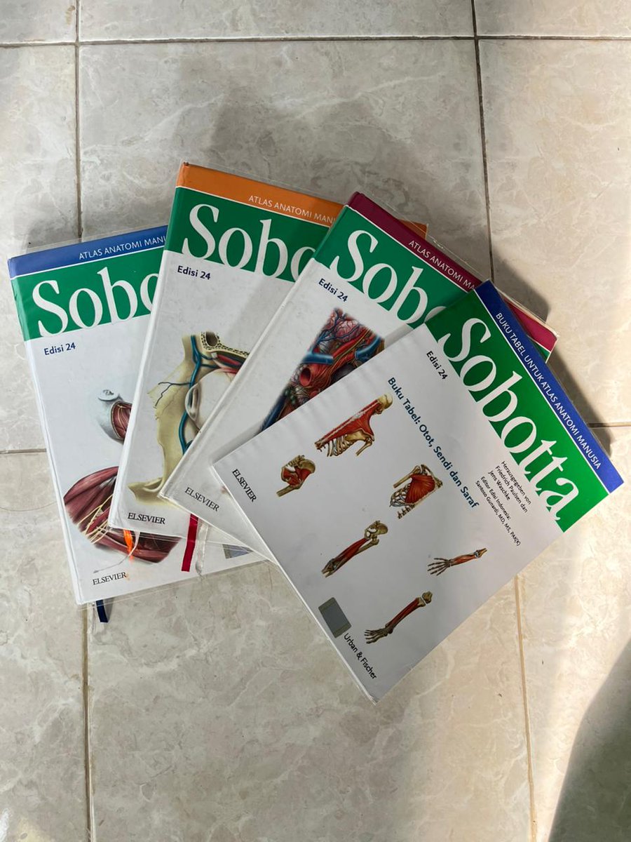 krakennth's tweet photo. Preloved sobotta, only 1 jt inc all, bisa co oyen ya, buku masih mulus, ya ada lecet sedikit bekas pemakaian wajar https://t.co/z6krz1Wq8Z
