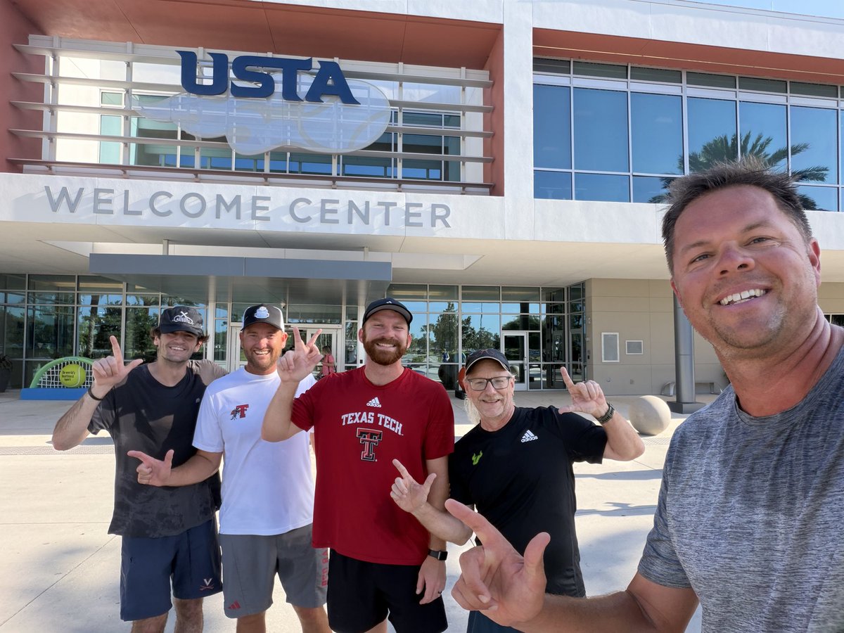 CoachHerendeen's tweet photo. Big 12 Semifinals Run Club! Letβs go @TexasTechWTEN! #1dayBetter https://t.co/jyQcYID70w