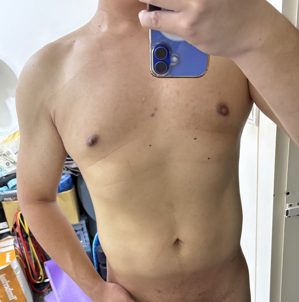 caabe26's tweet photo. 偷偷縮小腹
終於有一點點輪廓的感覺了🤣 https://t.co/bwJafkMDx4